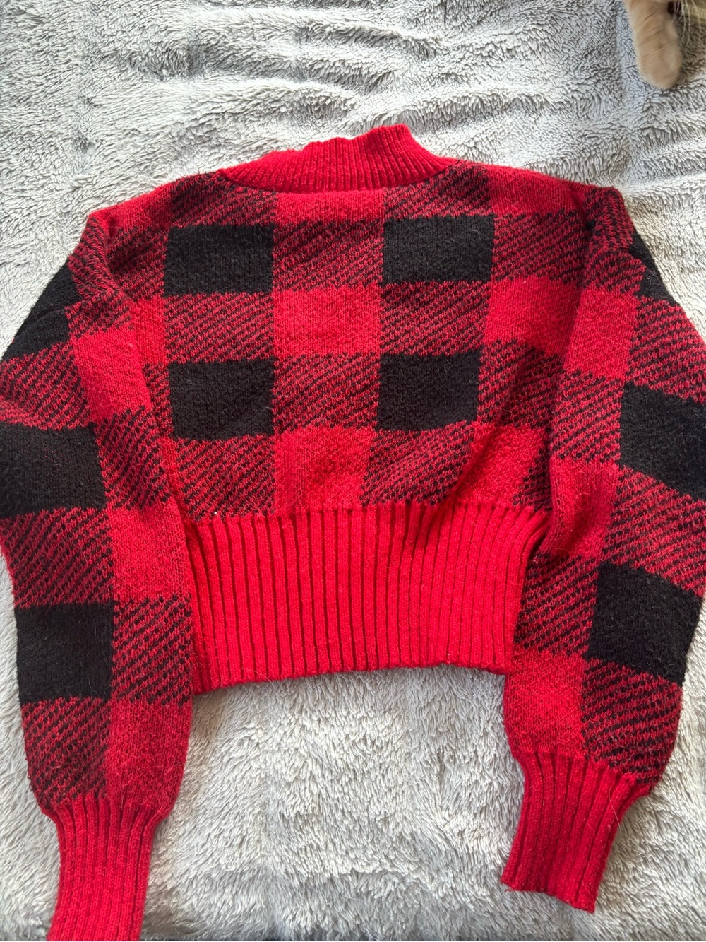 SHEIN Red and Black Buffalo Plaid Cropped Crew Sweater